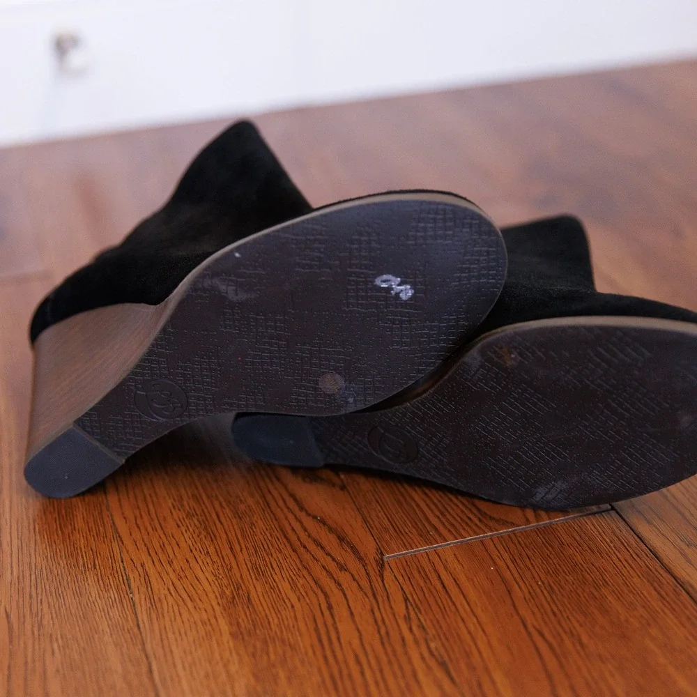 Lucky Brand Yakeena Black Suede Wedge Ankle Booties Womens 9.5 M Round Toe NWT